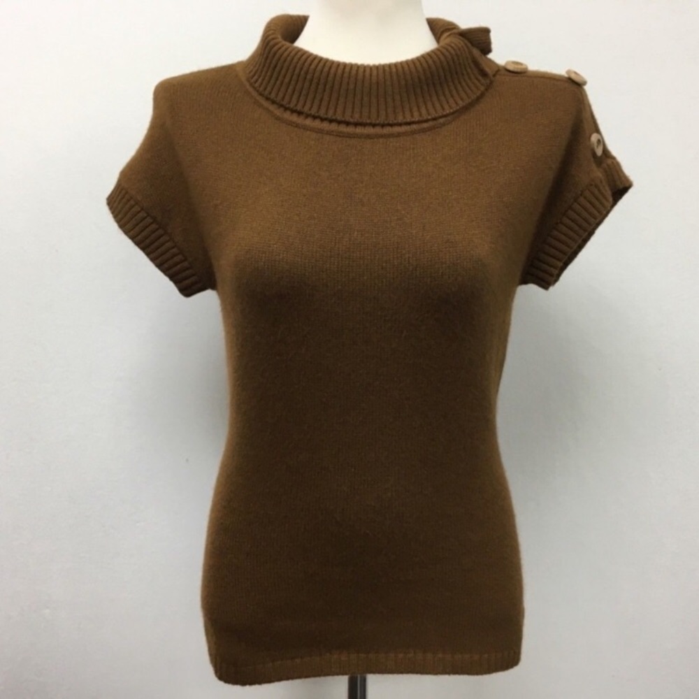 Brown short sleeve sweater